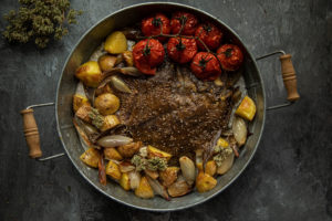 Pieczony turbot z szalotkami i białym winem – Joanna Matyjek Odczarujgary.pl 20 marca, obchodzony jako Międzynarodowy Dzień Bez Mięsa (Meatout Day) dlatego pora na: Turbot w roli głównej – ryba, której się nie oprzesz